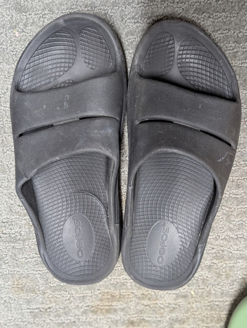 OOFOS Black Recovery Slide Sandals